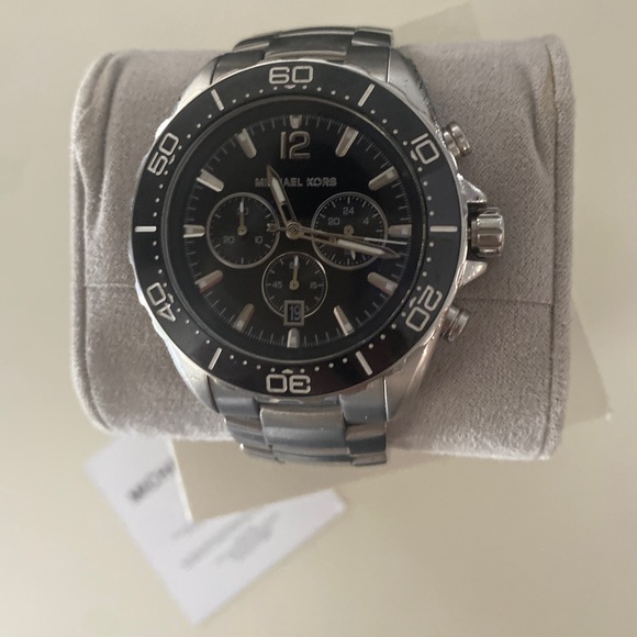 Michael Kors Watch - Picture 2 of 5